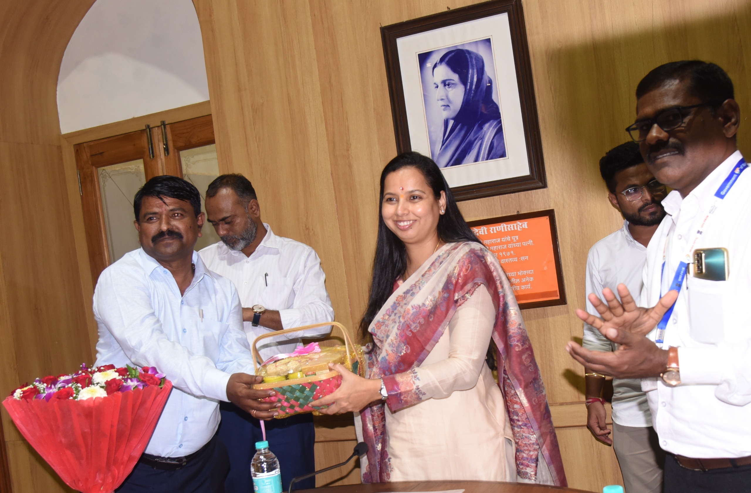 कोल्हापुरी चप्पल युनिटसाठी अतिरिक्त ८६ लाख रुपयांचा प्रस्ताव तयार करा महिला व बाल विकास मंत्री अदिती तटकरे